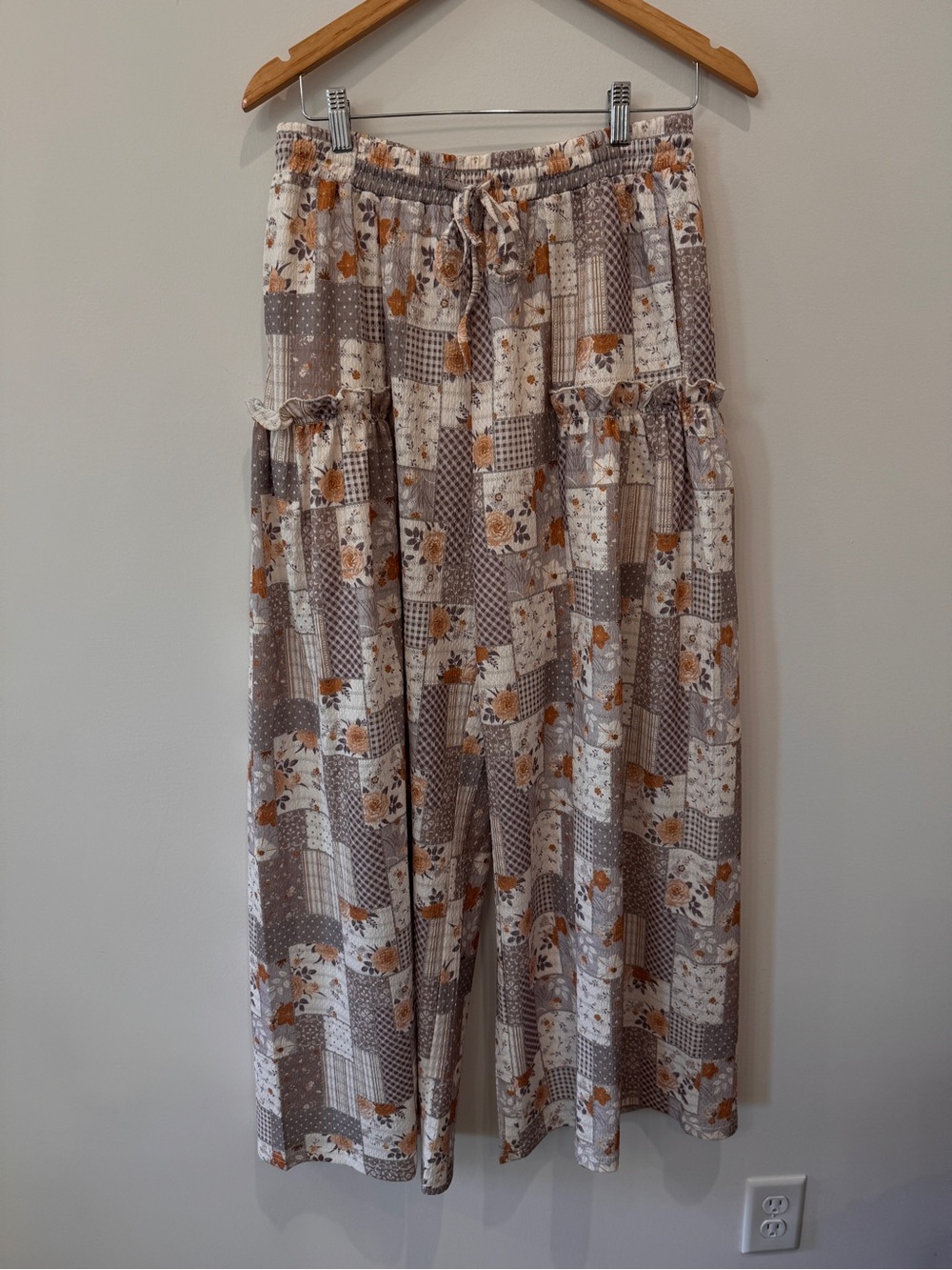 Annie Floral Patchwork Wide-Leg Pants in Beige & Rust